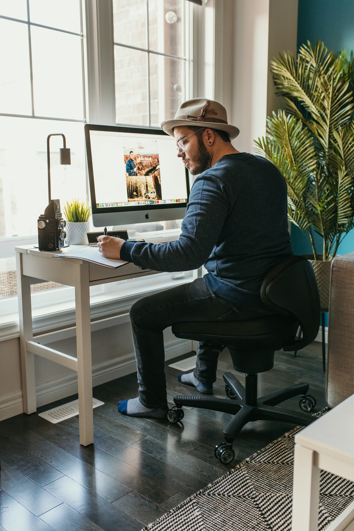 Man working at his desk on a CoreChair Classic